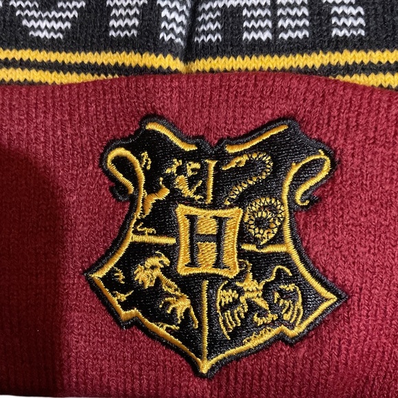 Hogward’s Winter Set: Scarf & Beanie NWT - Picture 2 of 3